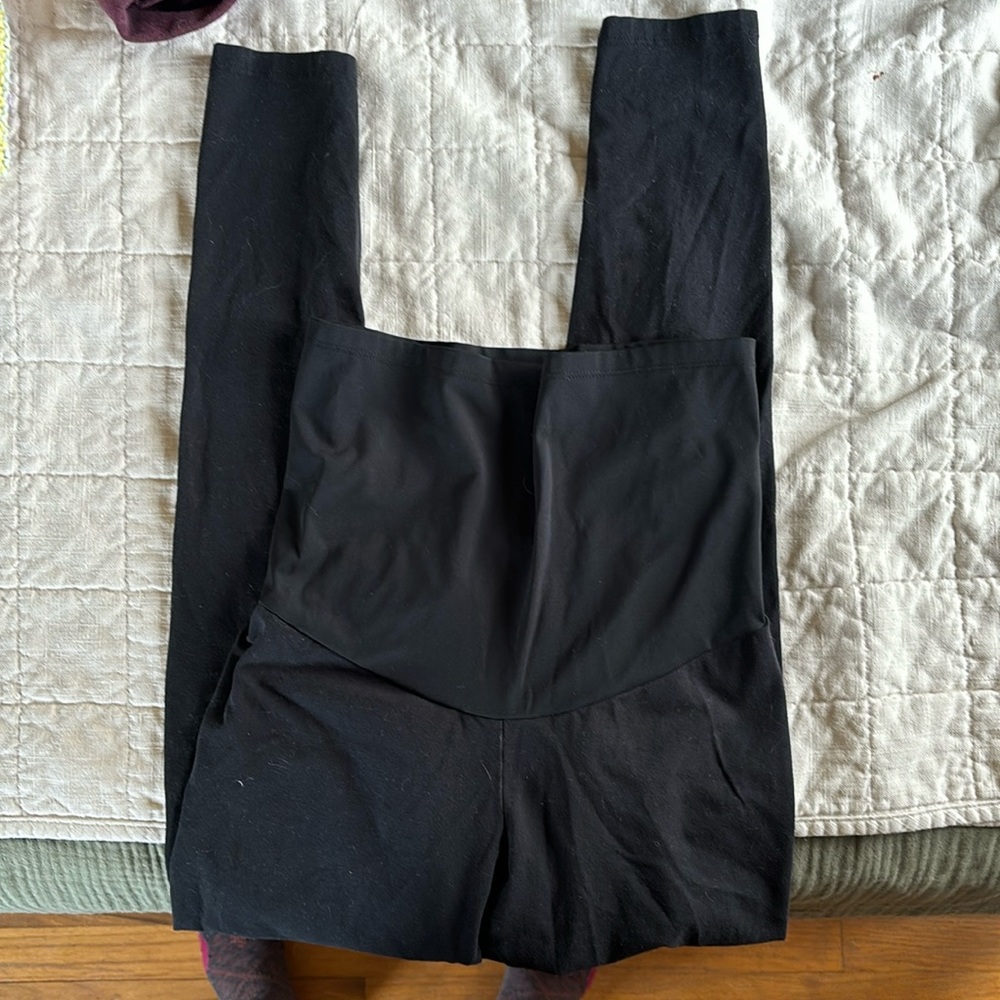 Quince everyday maternity rights, size medium.